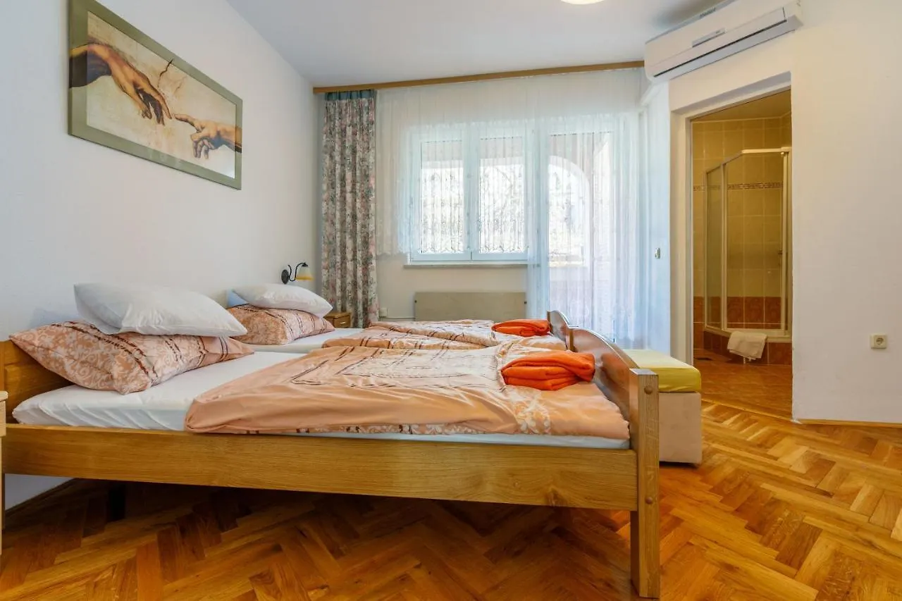 Apartments Villa 7 Crikvenica